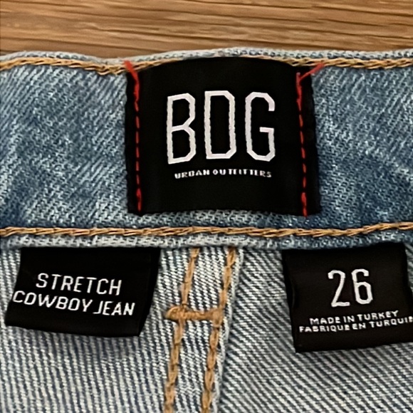 Relaxed / baggy fit light wash jeans- like new! - Picture 3 of 4